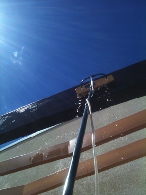 cleaning commercial building windows with pure water reverse osmosis pole system